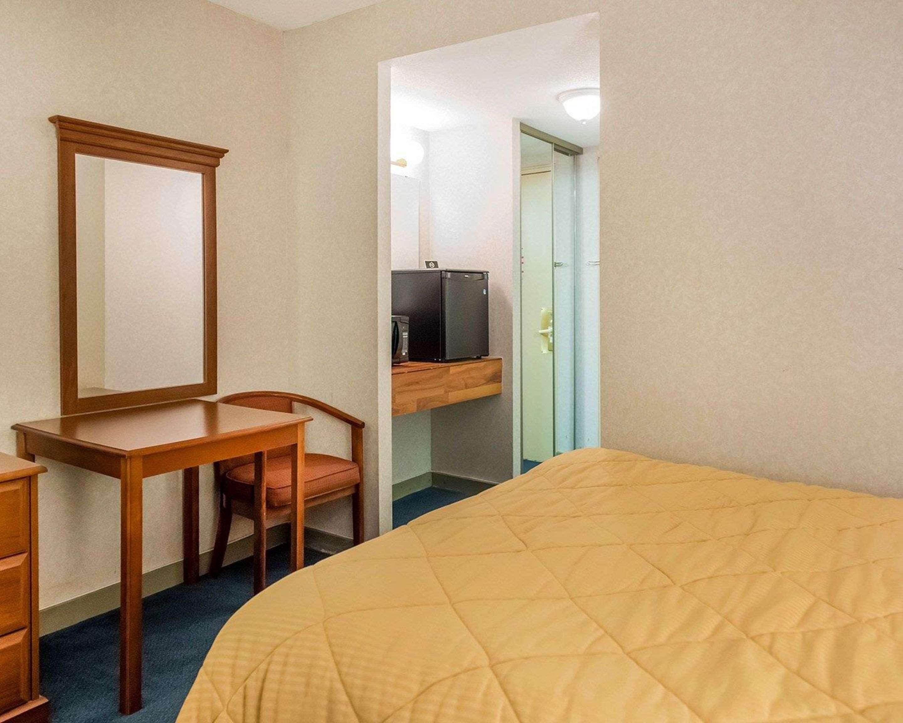 Econo Lodge Smiths Falls Eksteriør bilde