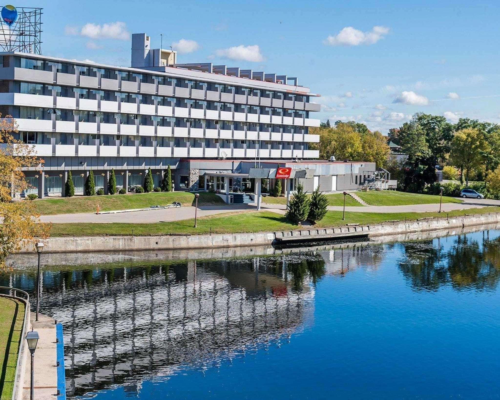 Econo Lodge Smiths Falls Eksteriør bilde