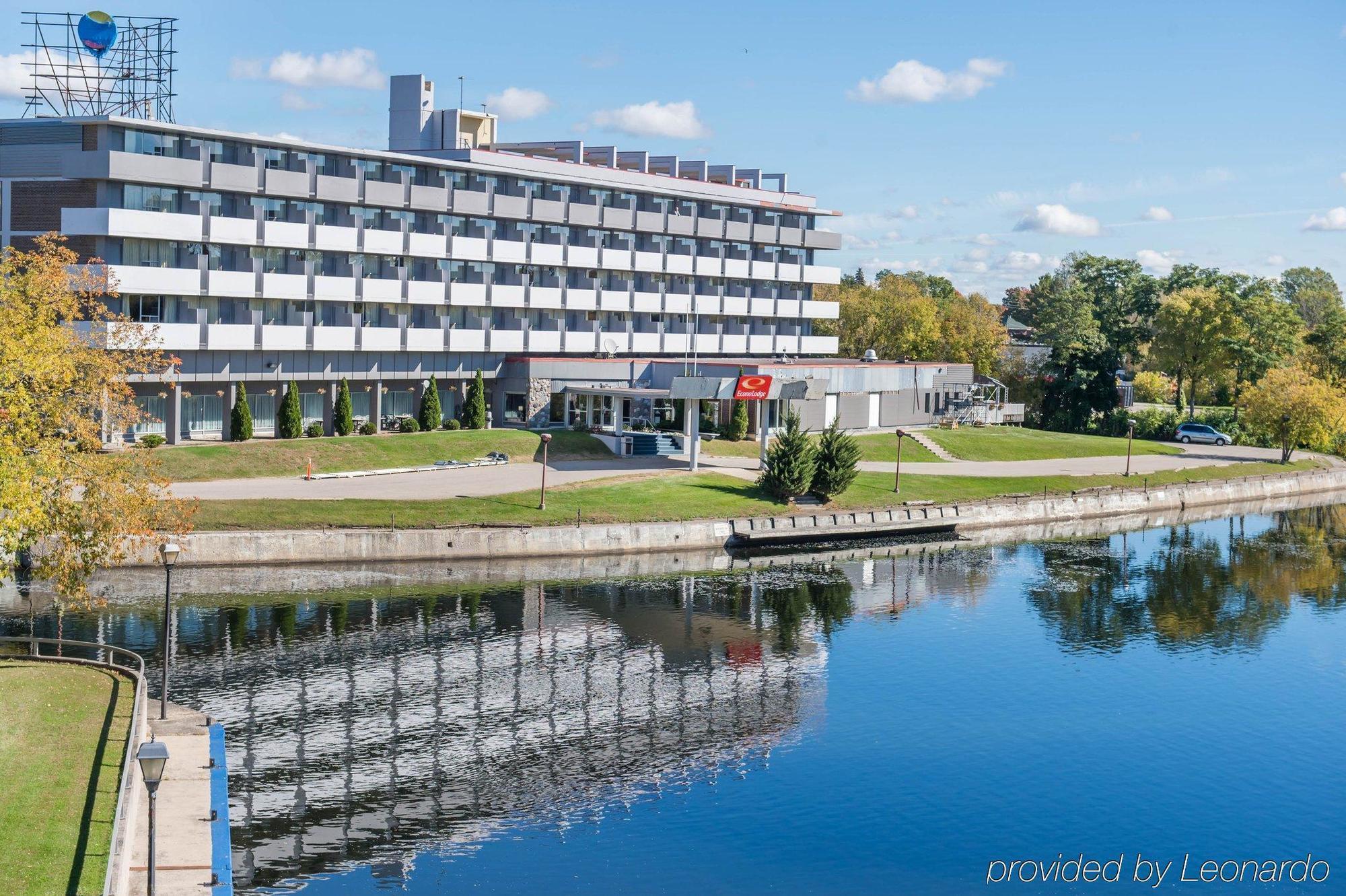Econo Lodge Smiths Falls Eksteriør bilde