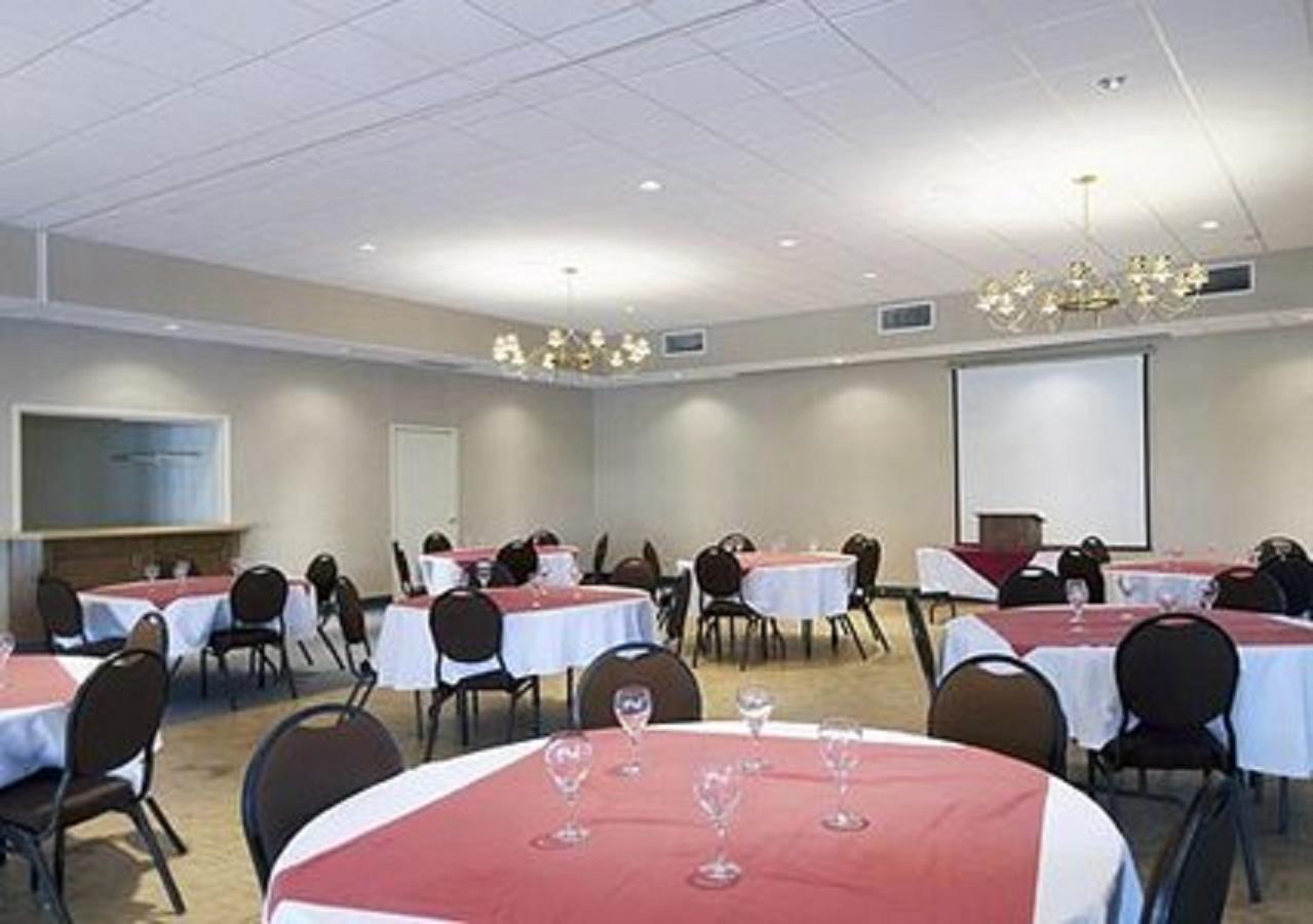 Econo Lodge Smiths Falls Restaurant bilde